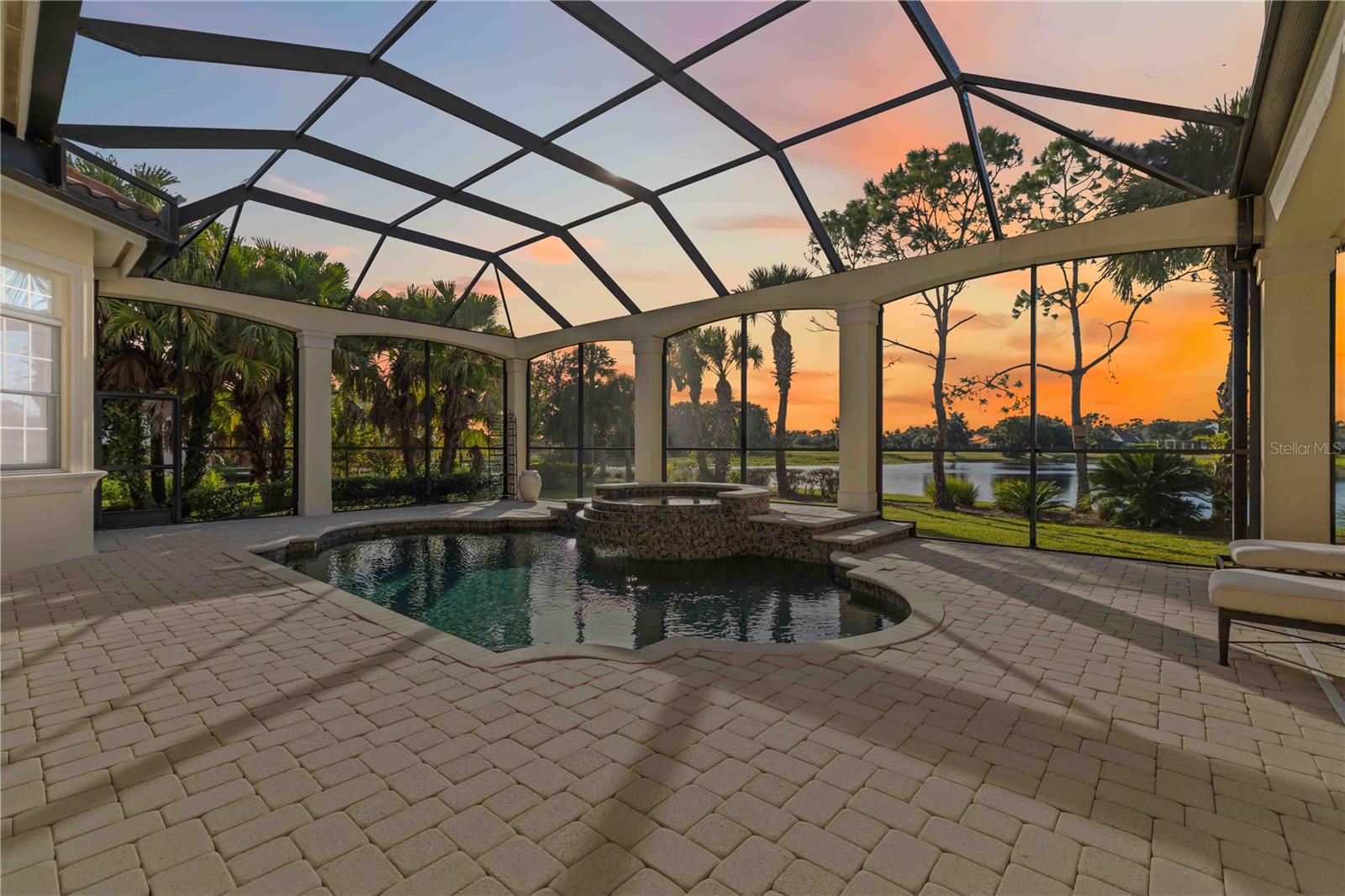 FOUNDERS CLUB - Residential