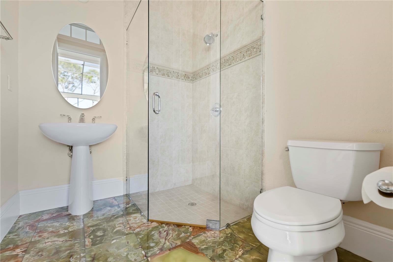 FOUNDERS CLUB - Residential