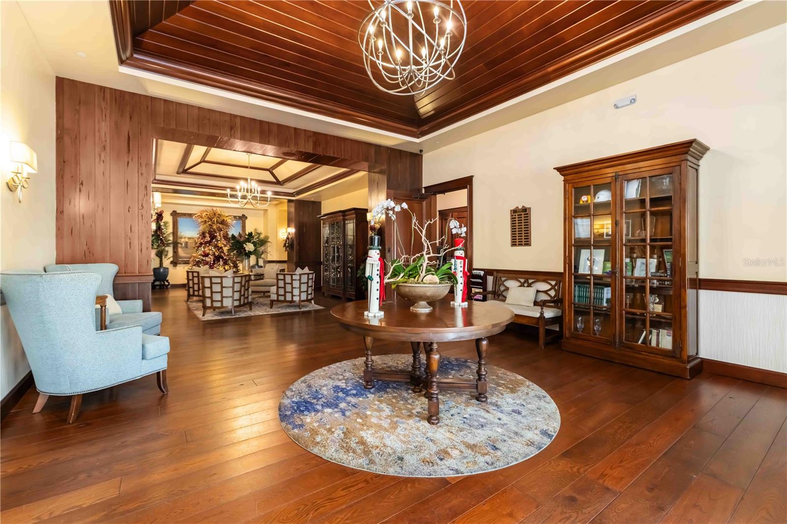 FOUNDERS CLUB - Residential