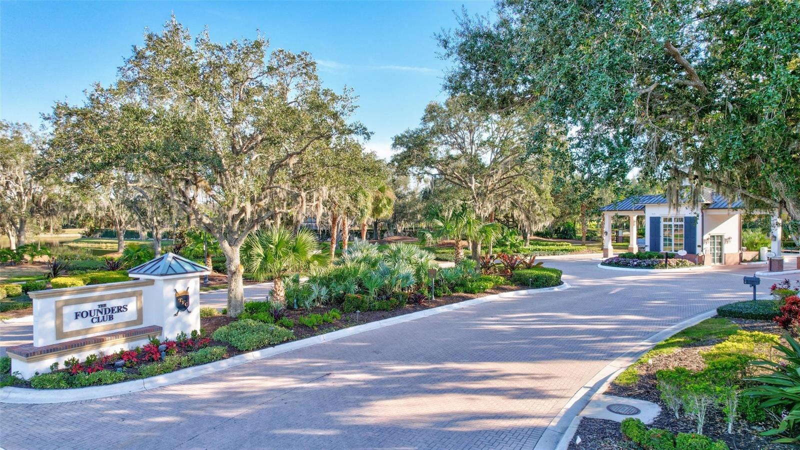 FOUNDERS CLUB - Residential