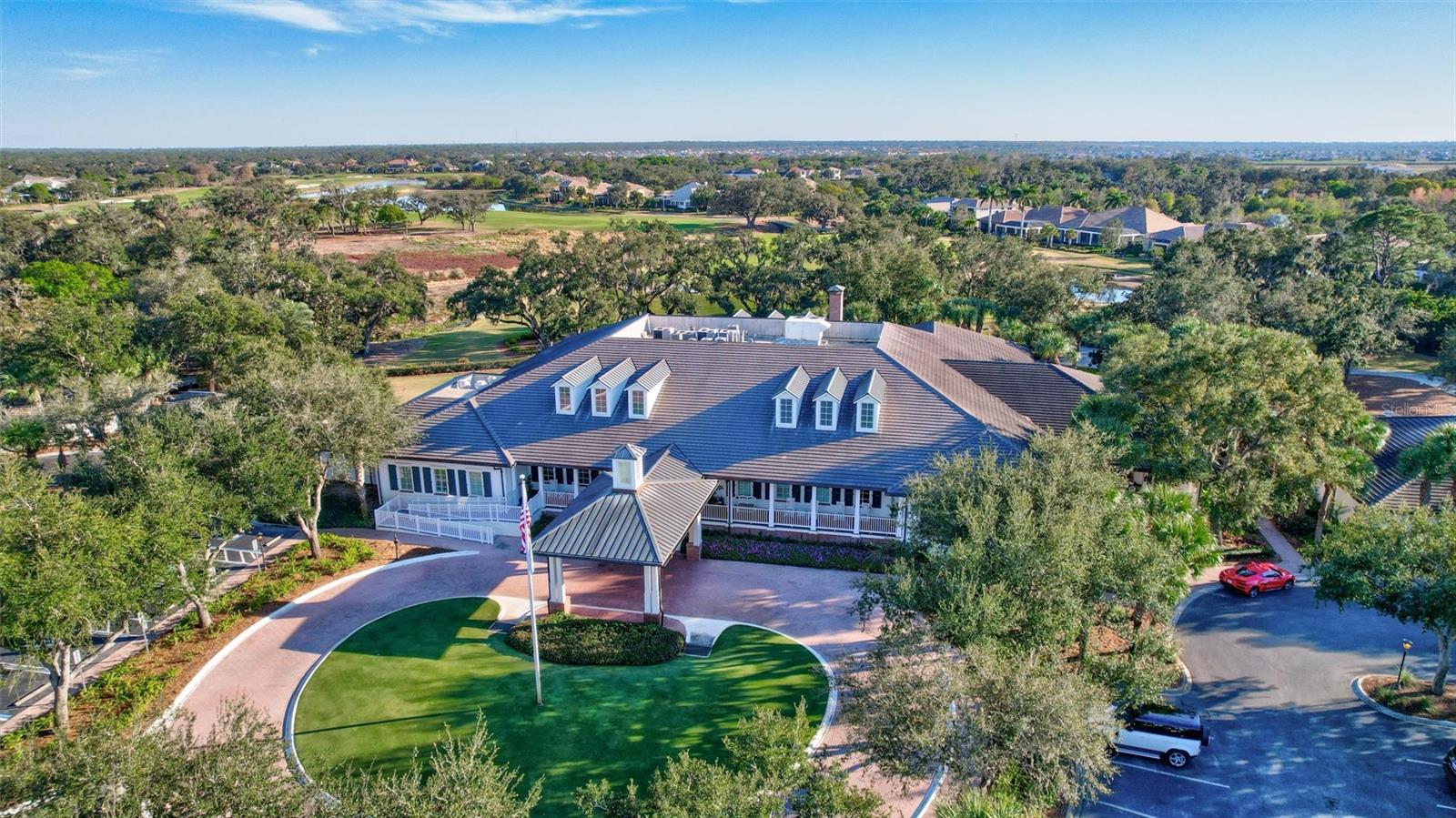 FOUNDERS CLUB - Residential