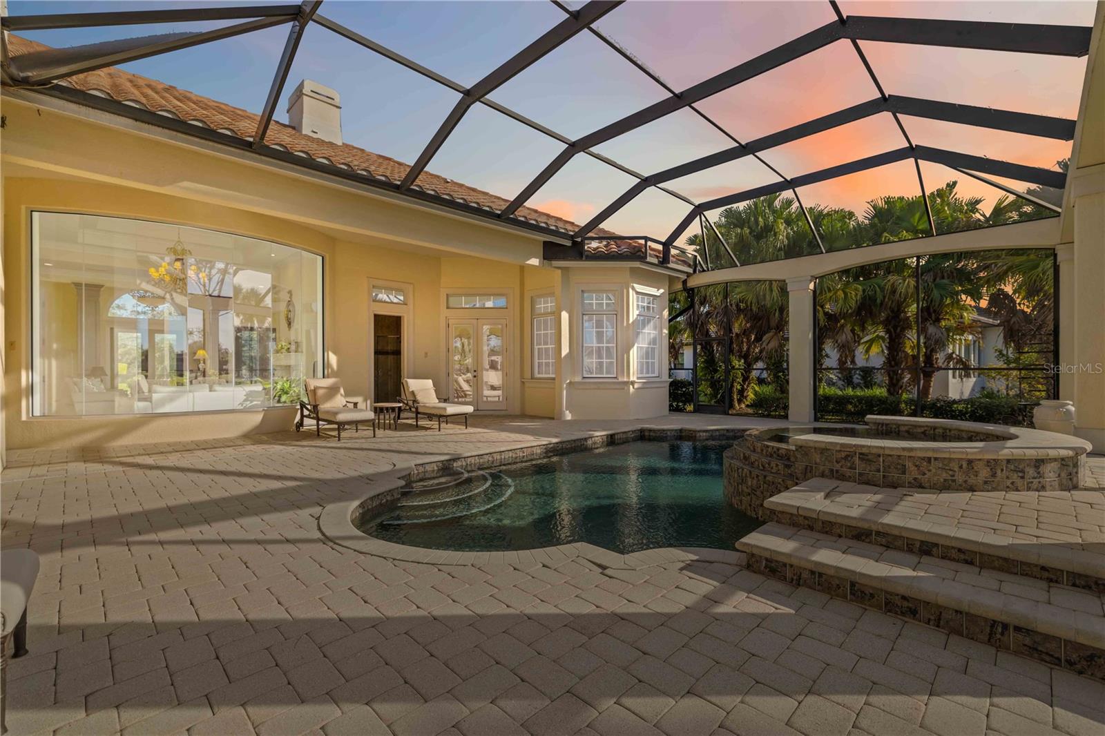 FOUNDERS CLUB - Residential