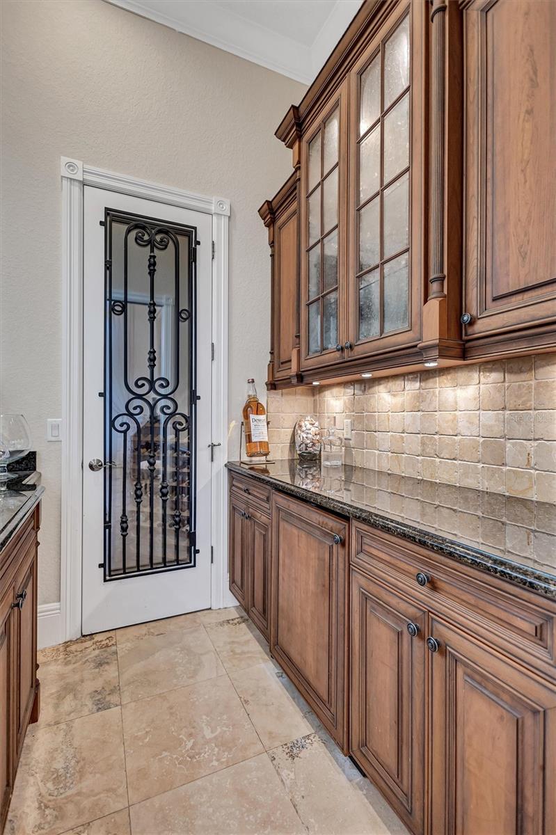 FOUNDERS CLUB - Residential