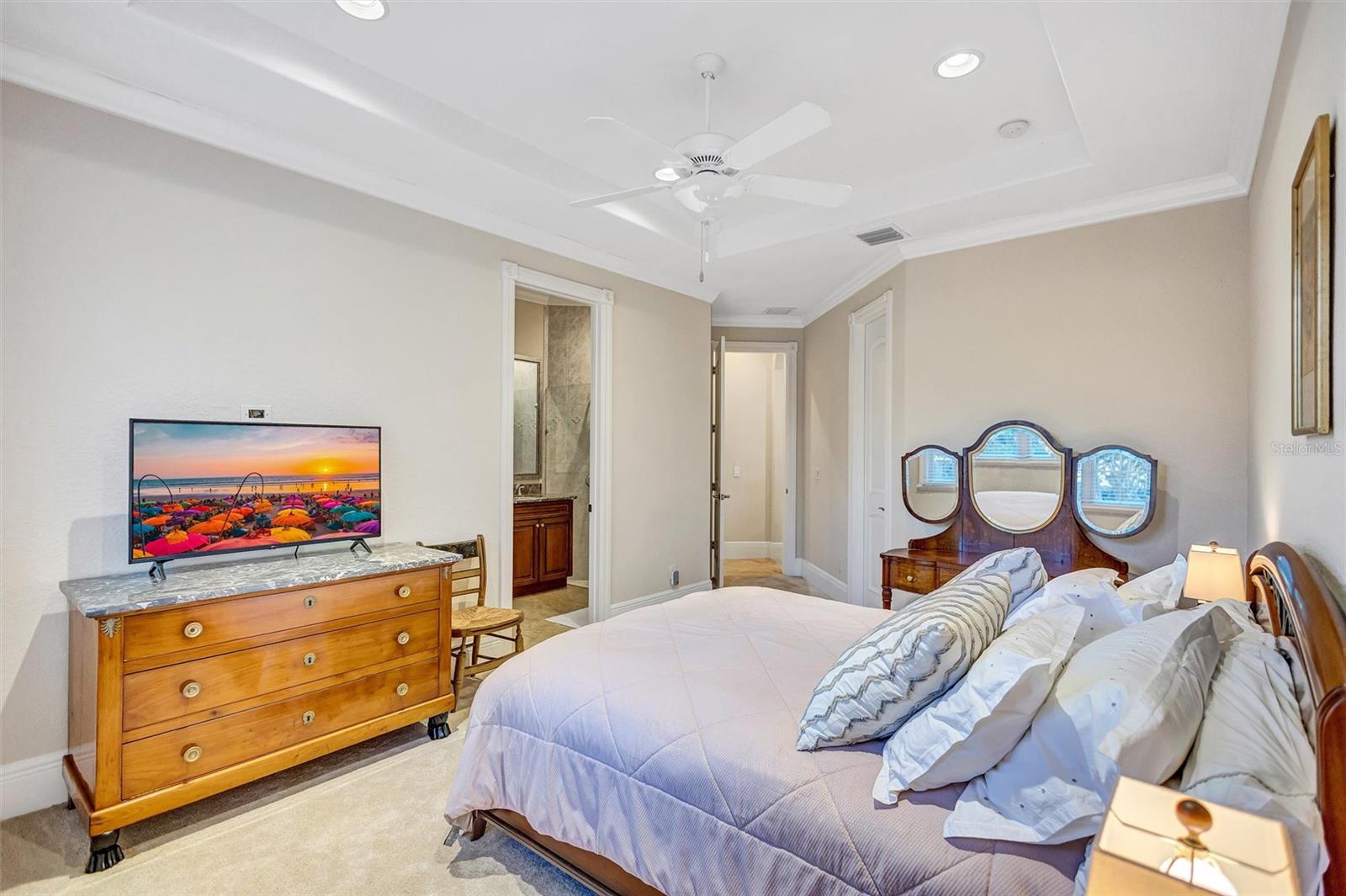 FOUNDERS CLUB - Residential