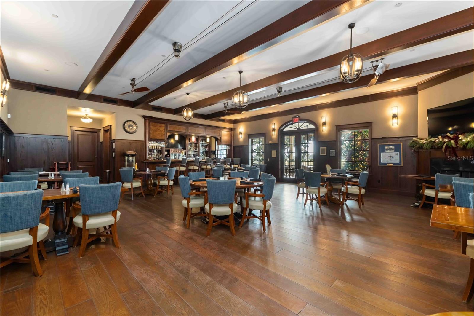 FOUNDERS CLUB - Residential