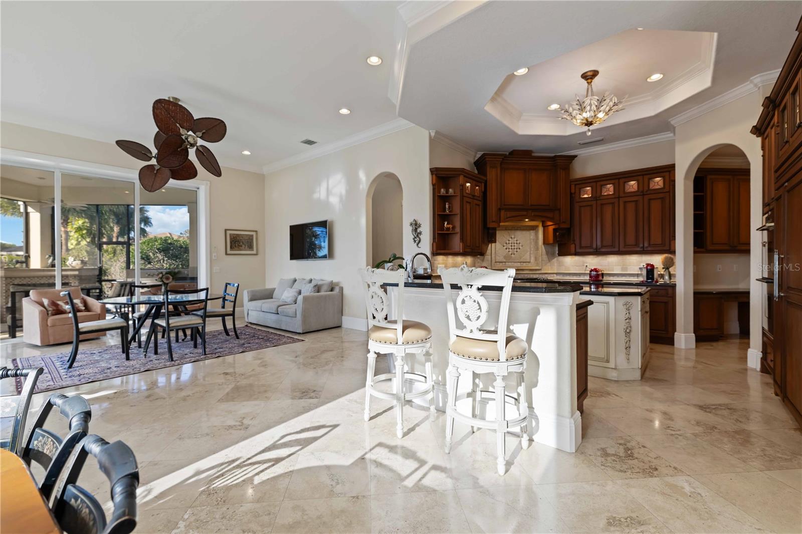 FOUNDERS CLUB - Residential