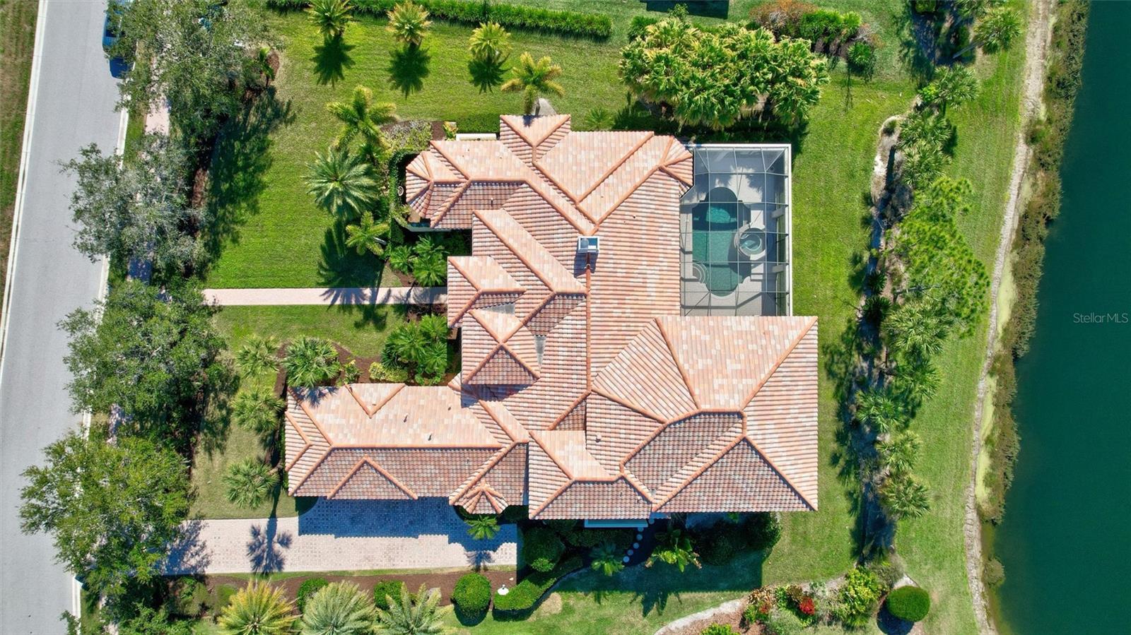 FOUNDERS CLUB - Residential