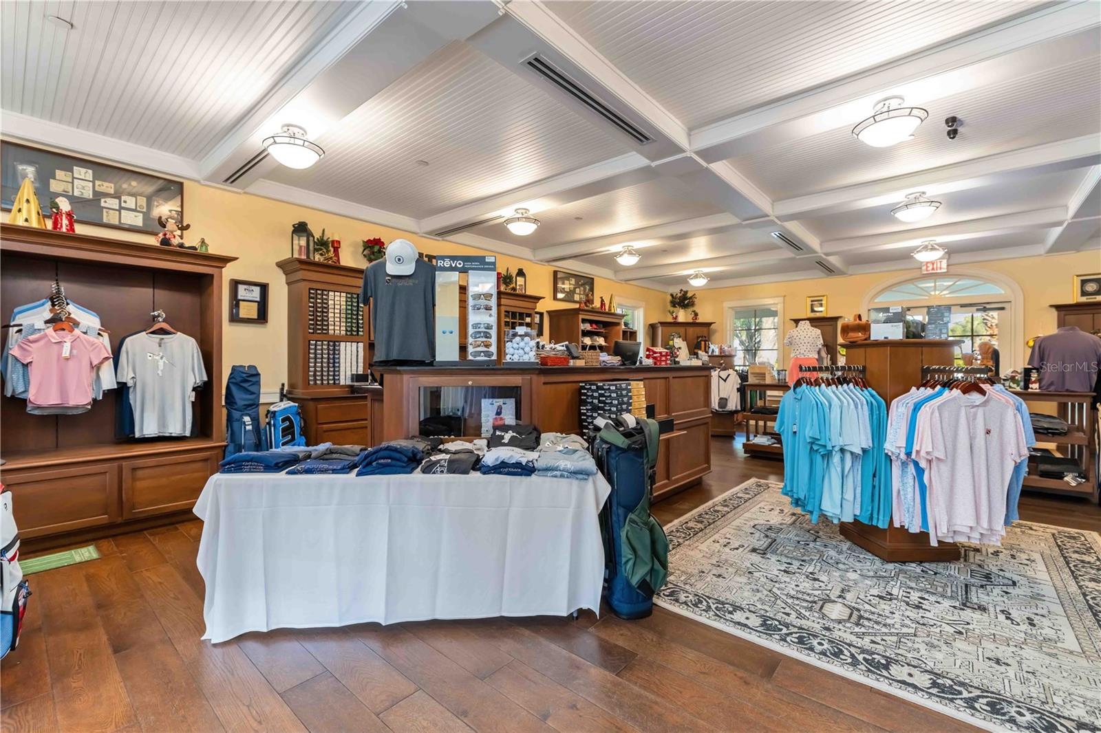 FOUNDERS CLUB - Residential