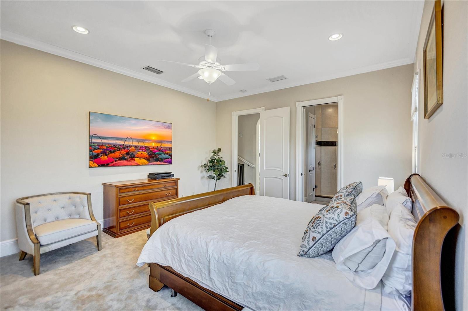 FOUNDERS CLUB - Residential