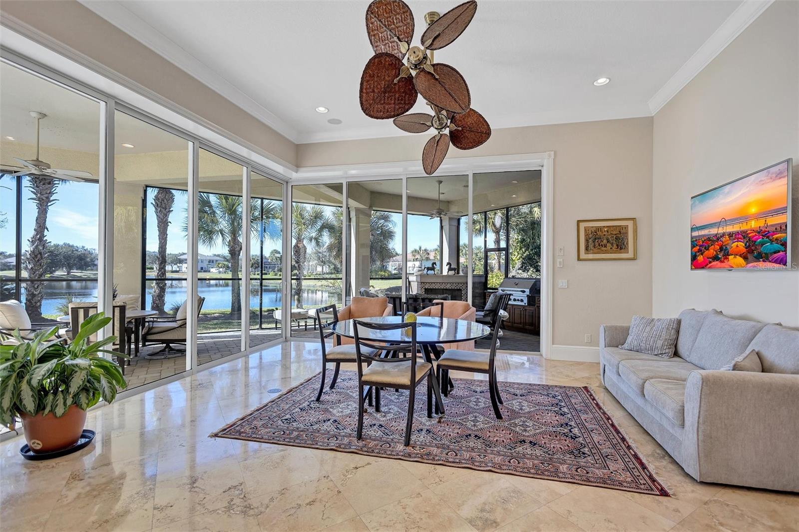 FOUNDERS CLUB - Residential