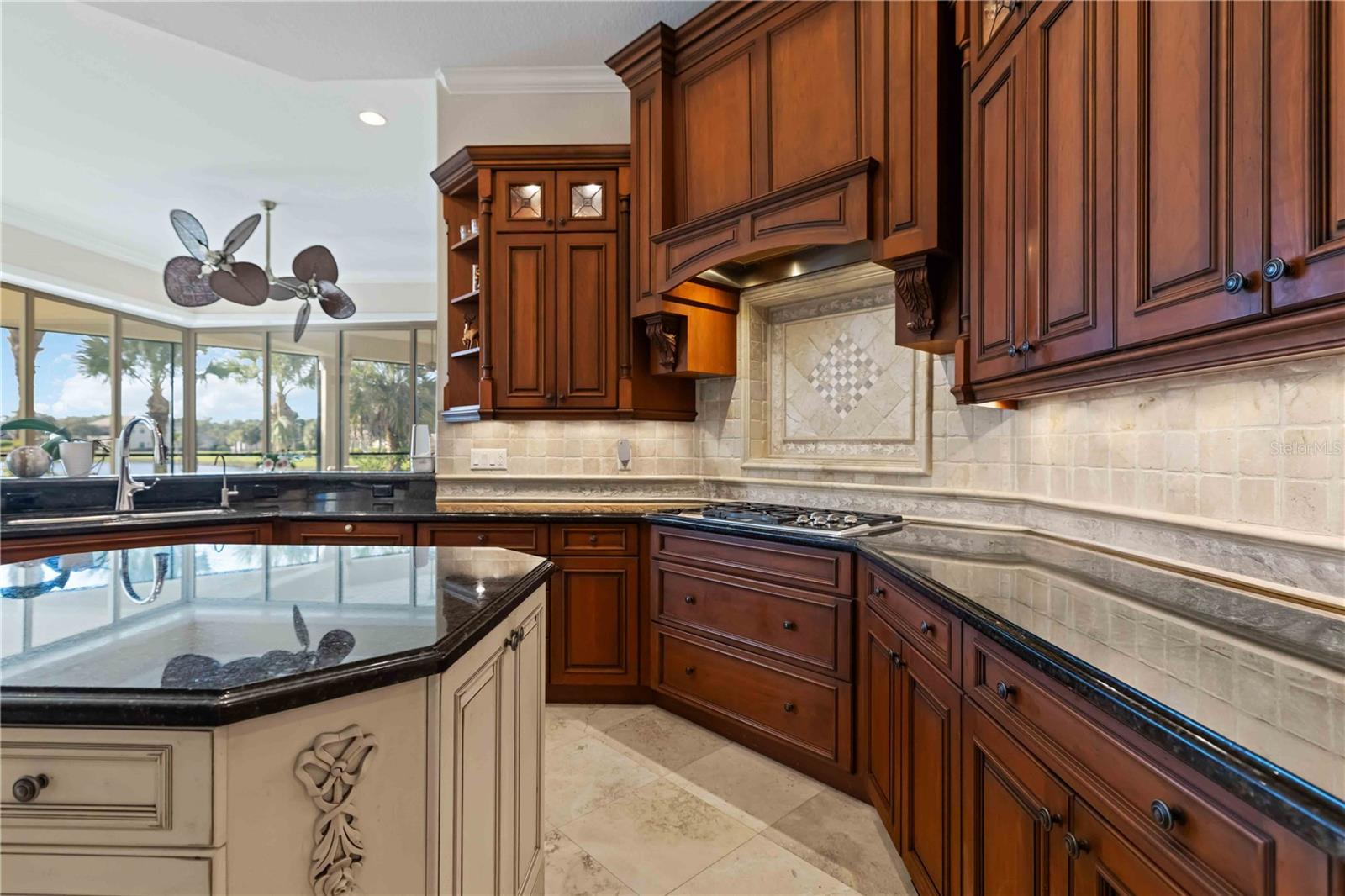 FOUNDERS CLUB - Residential