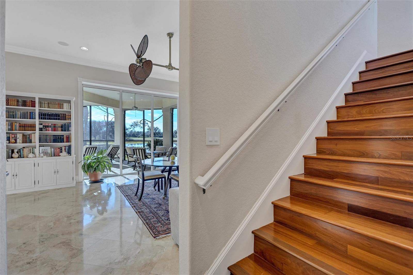 FOUNDERS CLUB - Residential