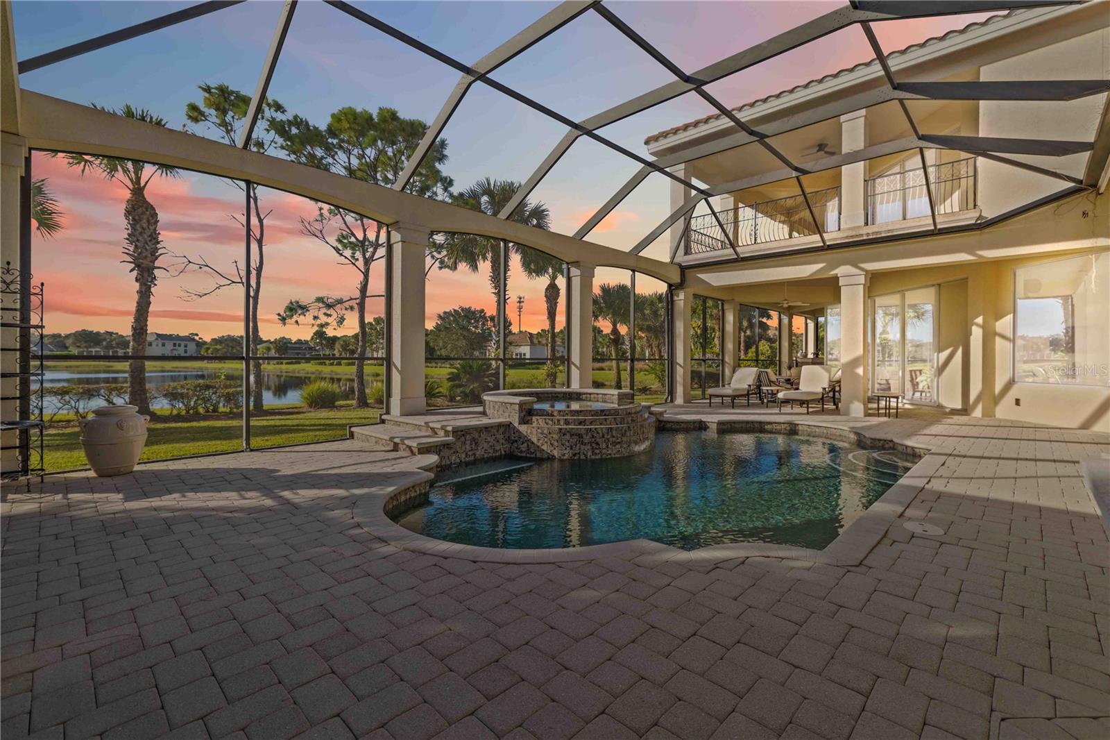 FOUNDERS CLUB - Residential