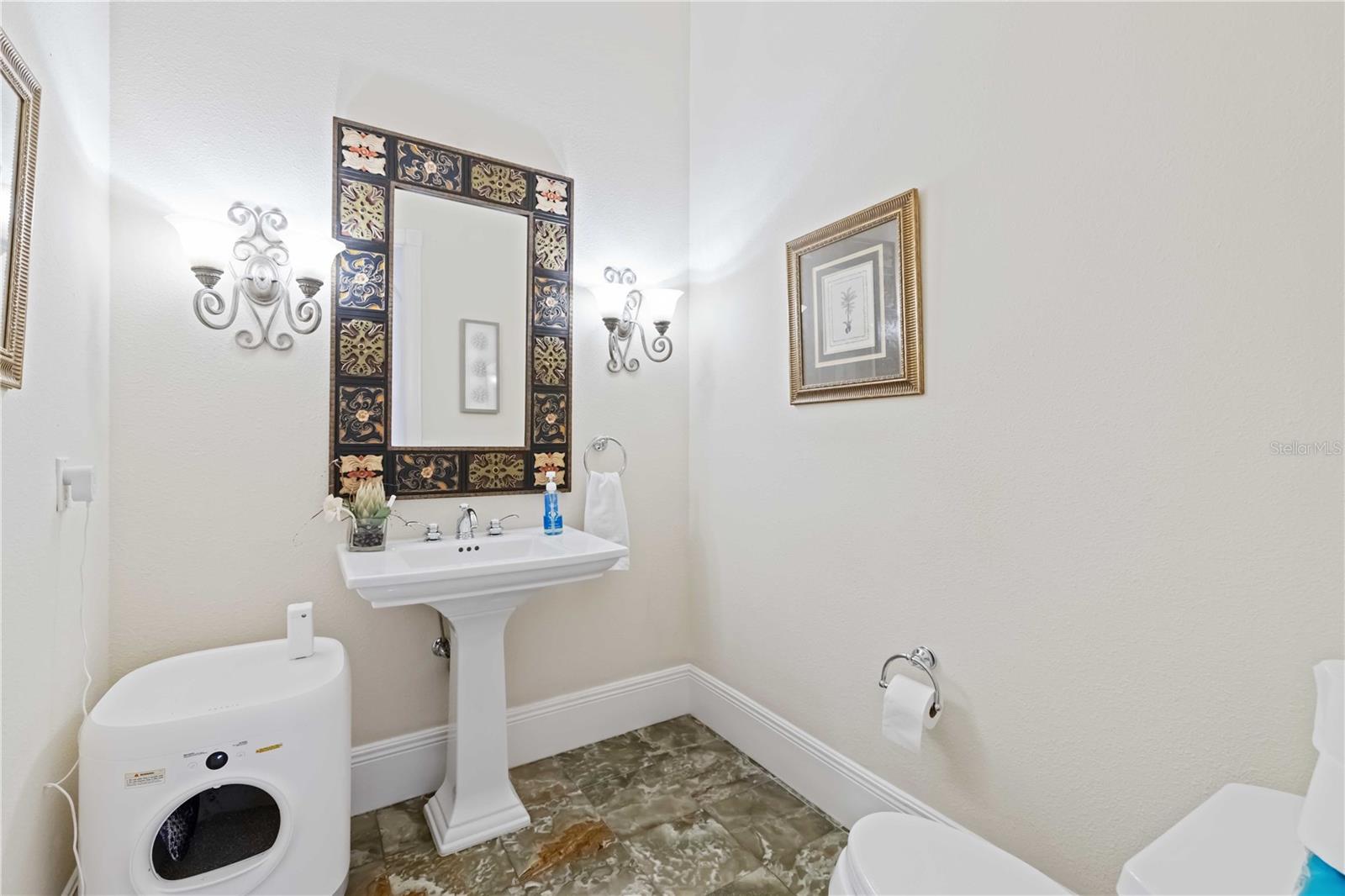 FOUNDERS CLUB - Residential