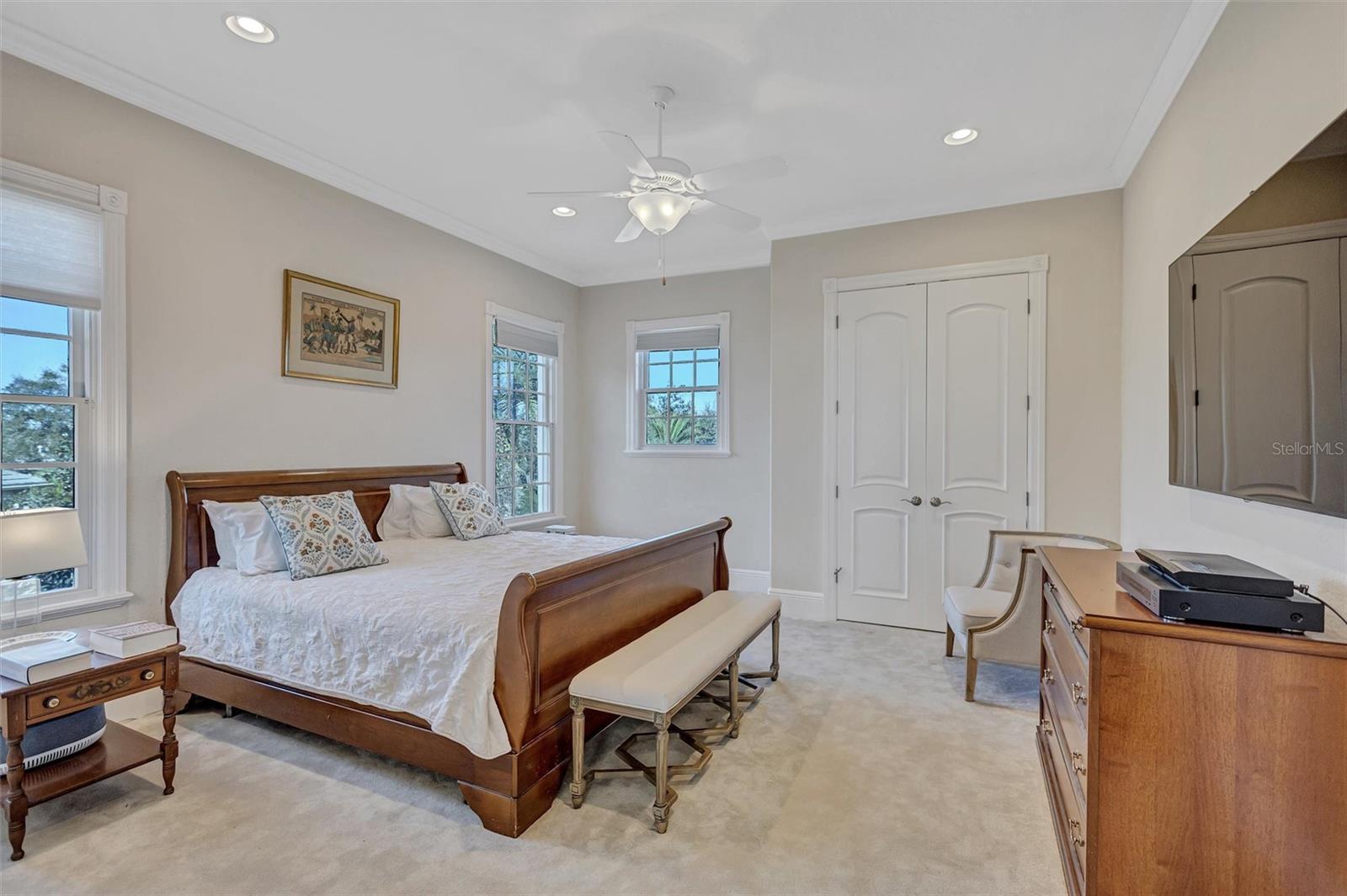 FOUNDERS CLUB - Residential