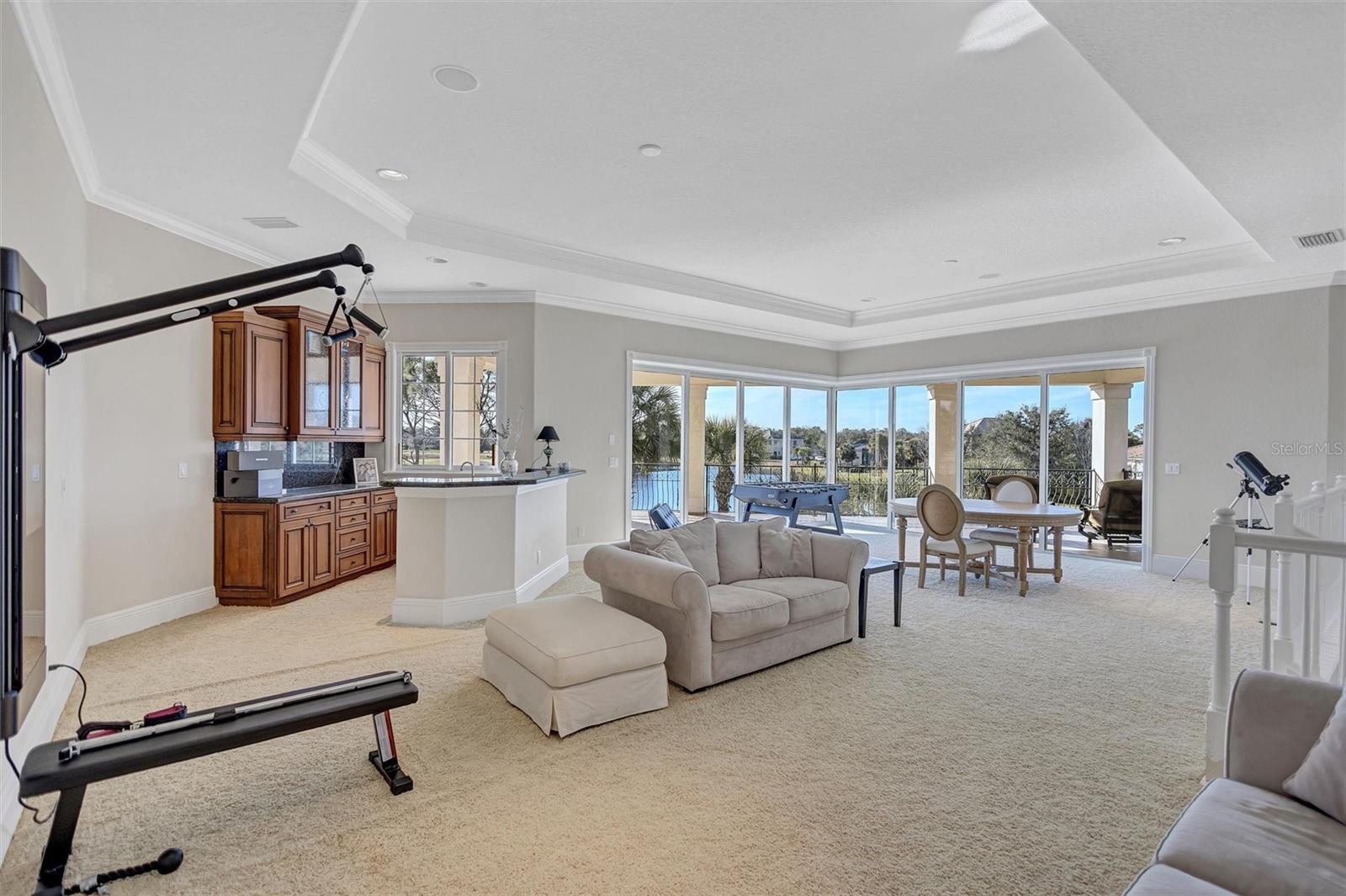 FOUNDERS CLUB - Residential