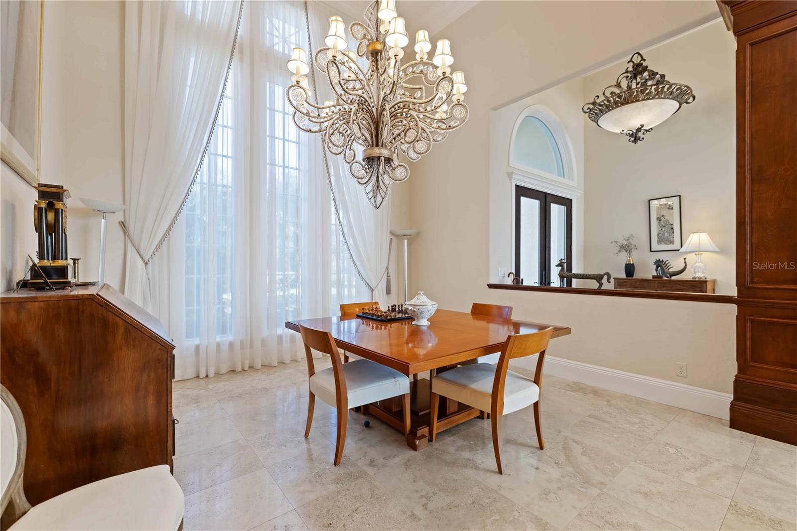 FOUNDERS CLUB - Residential