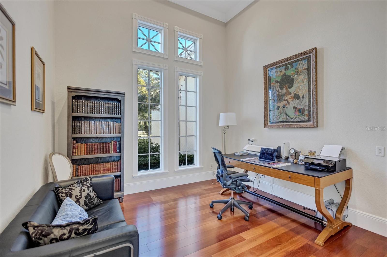 FOUNDERS CLUB - Residential