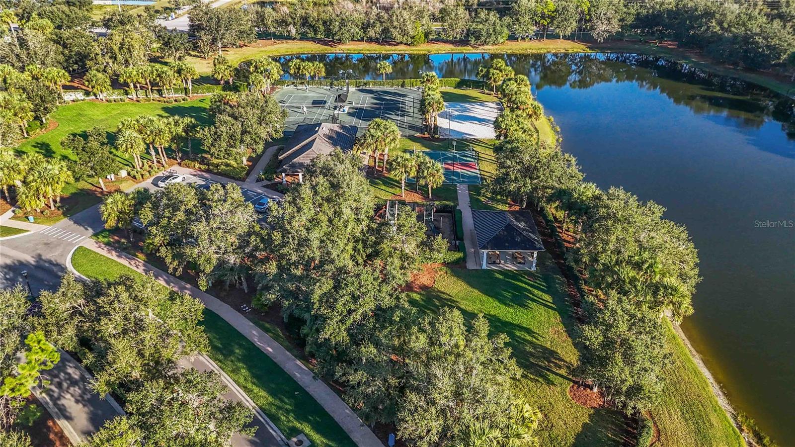 FOUNDERS CLUB - Residential