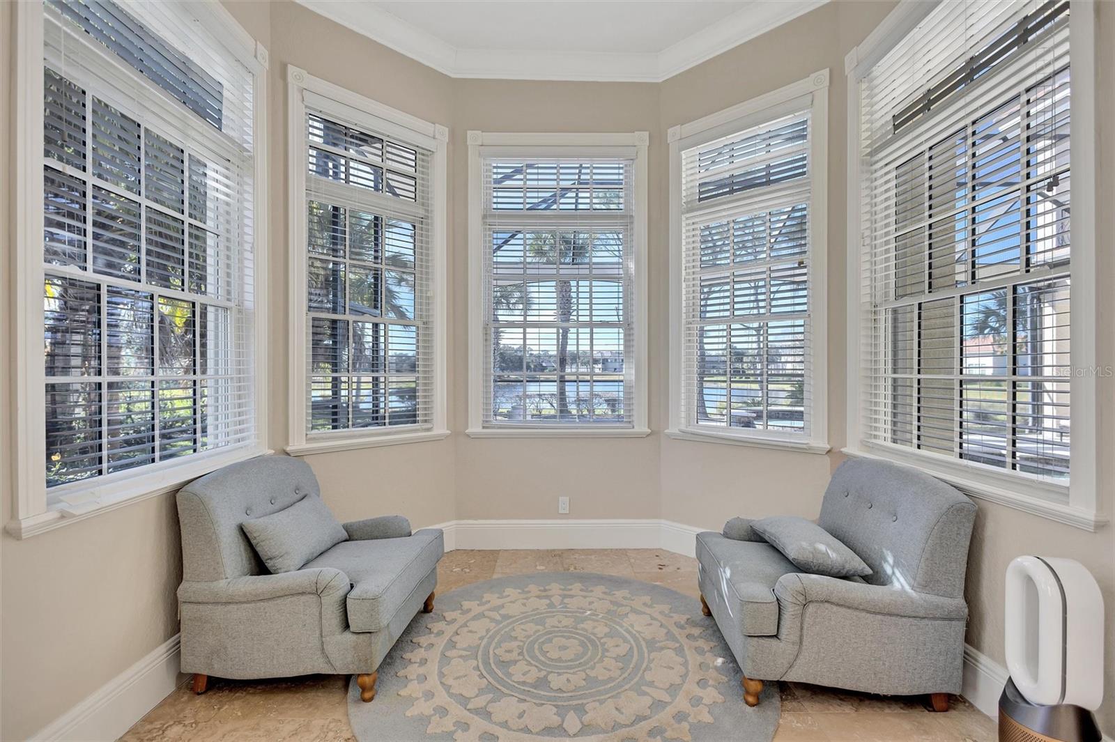 FOUNDERS CLUB - Residential