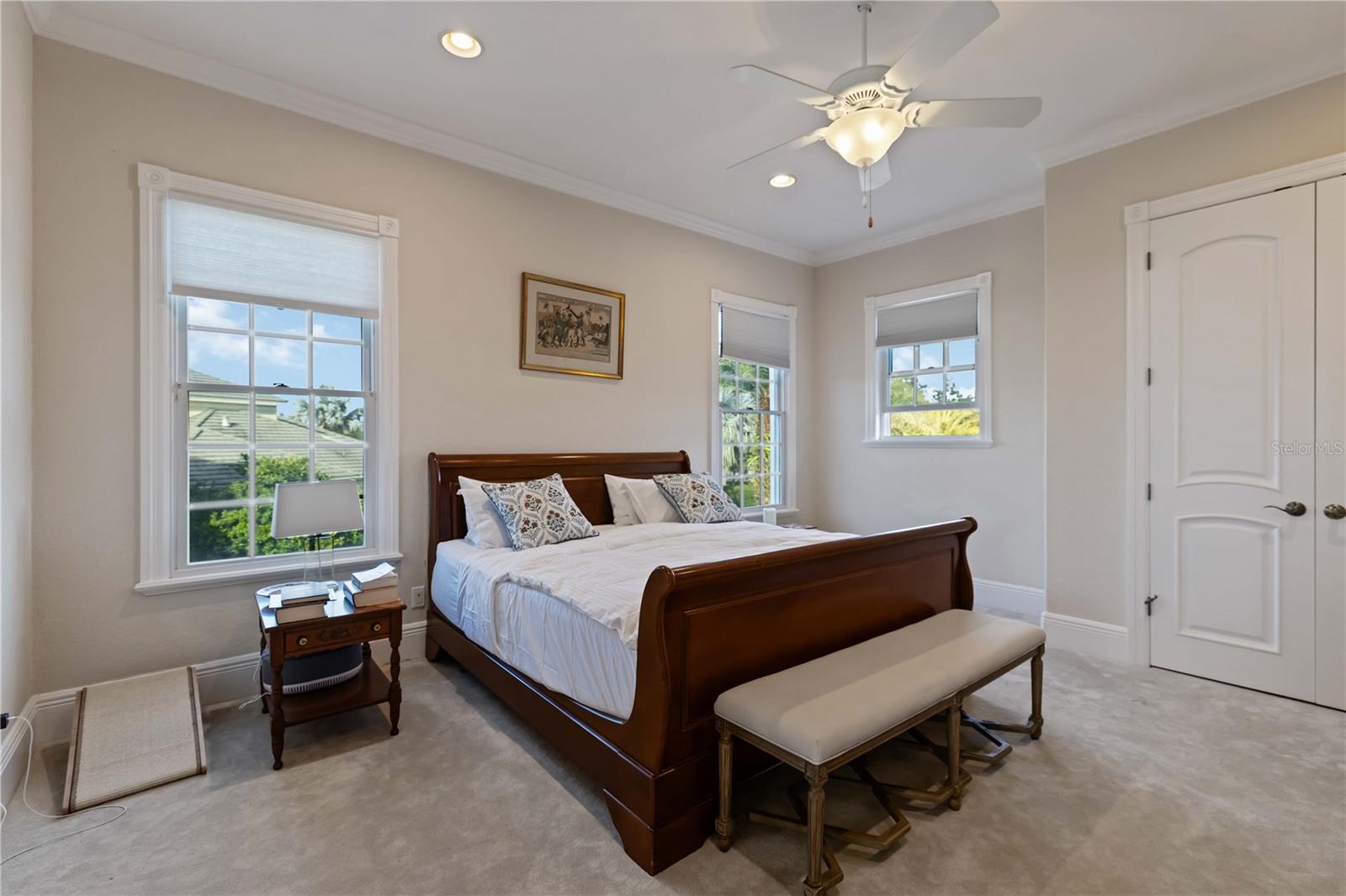 FOUNDERS CLUB - Residential