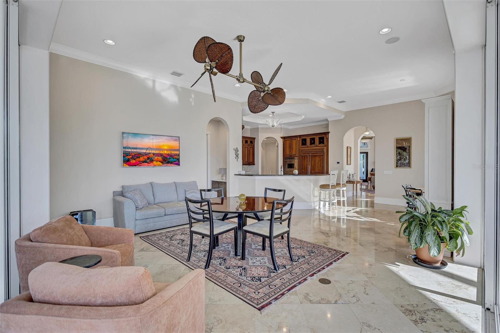 FOUNDERS CLUB - Residential