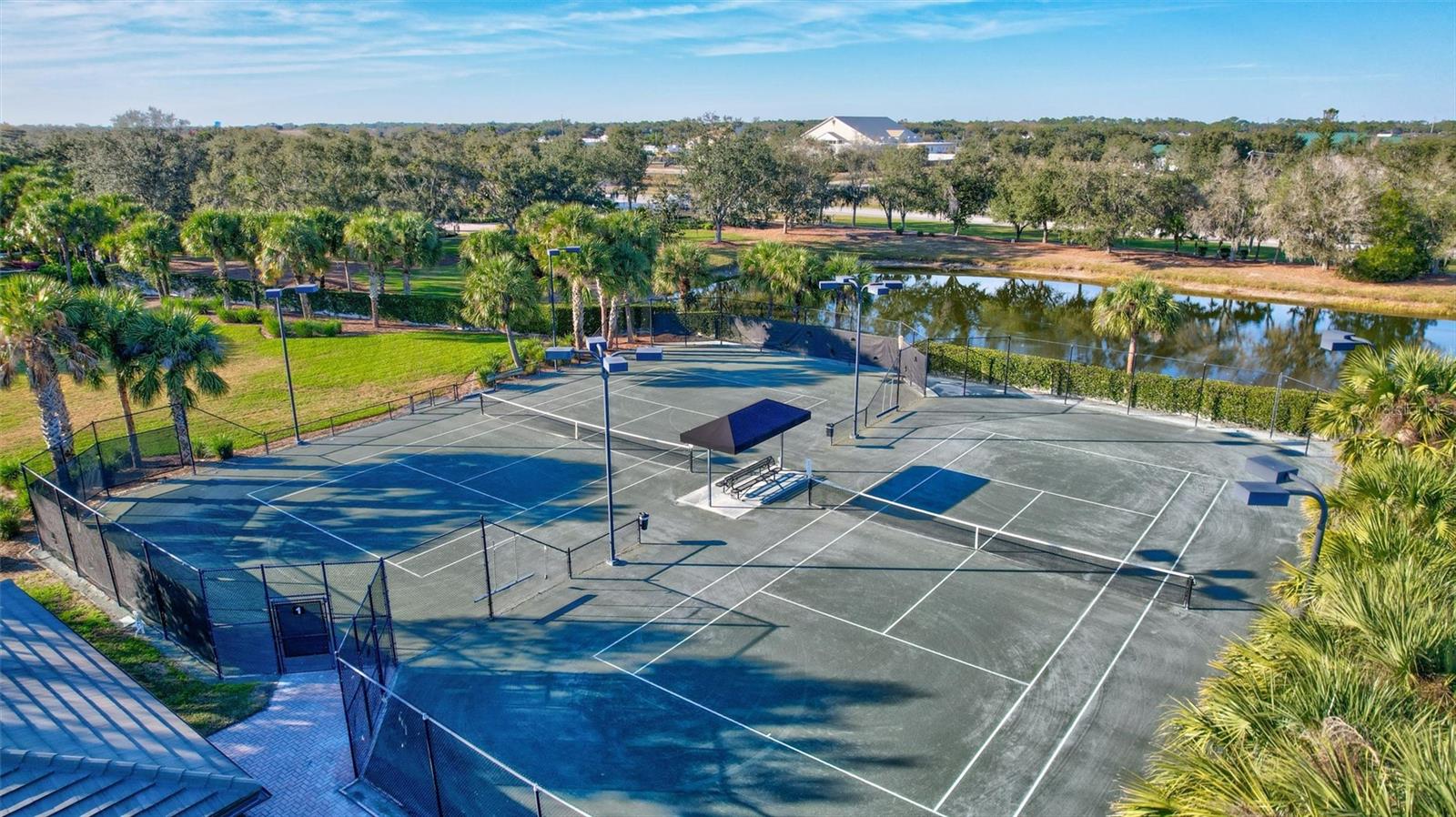 FOUNDERS CLUB - Residential