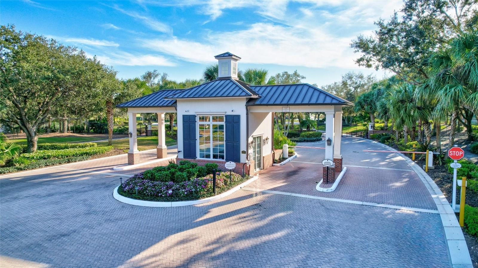 FOUNDERS CLUB - Residential