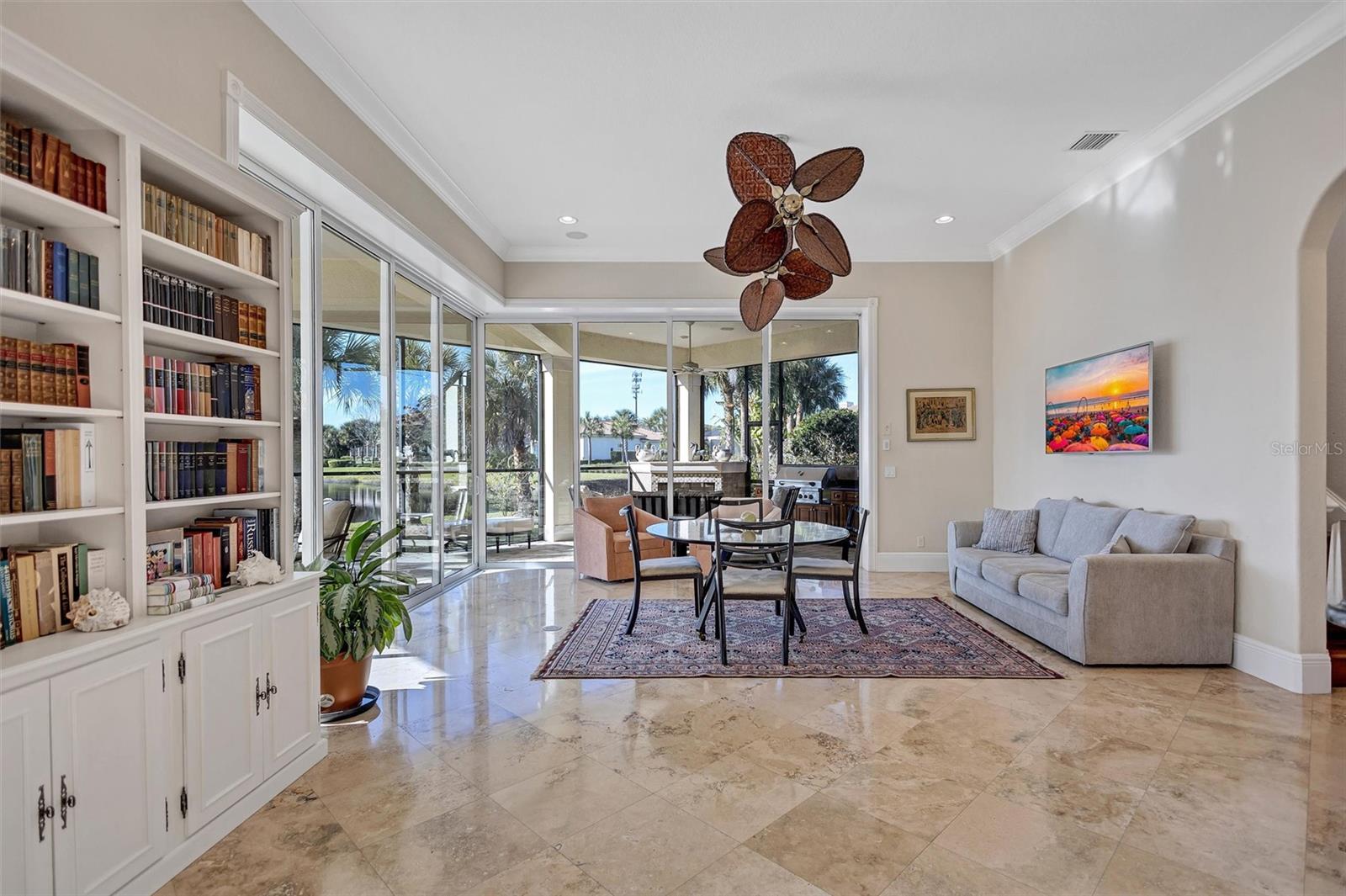 FOUNDERS CLUB - Residential