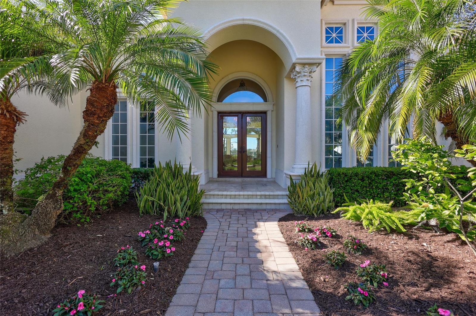 FOUNDERS CLUB - Residential