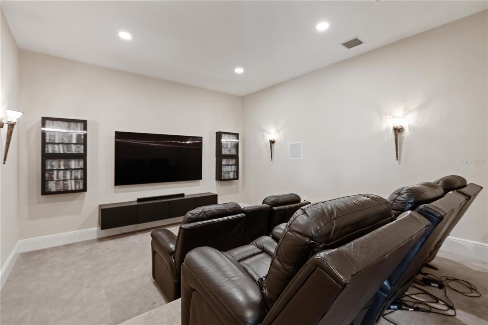 FOUNDERS CLUB - Residential