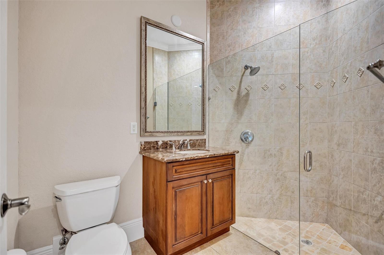 FOUNDERS CLUB - Residential