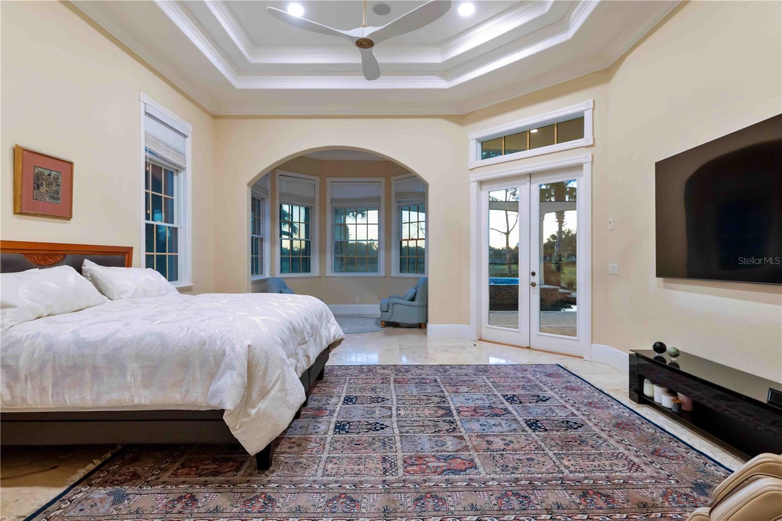 FOUNDERS CLUB - Residential