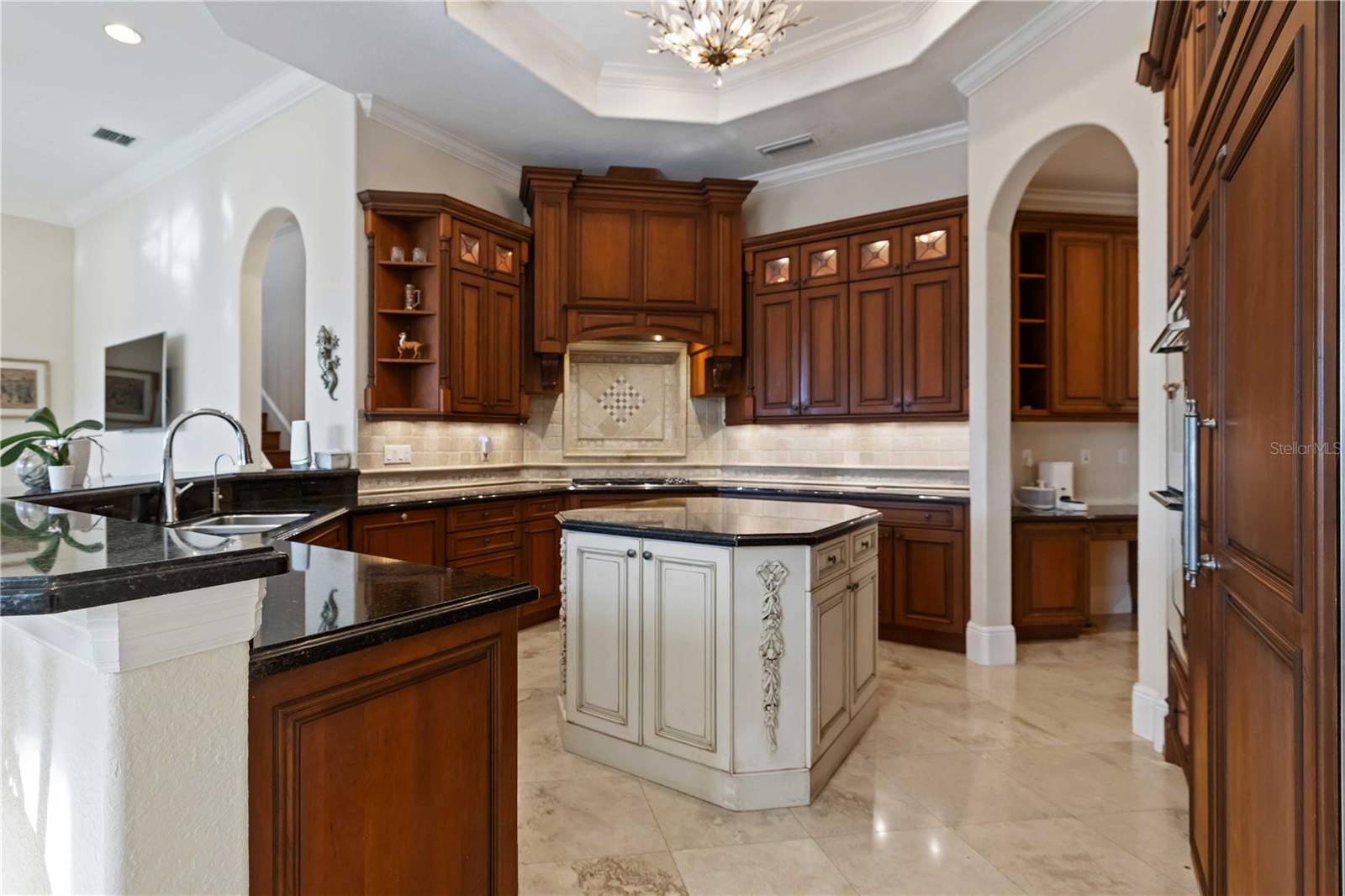 FOUNDERS CLUB - Residential