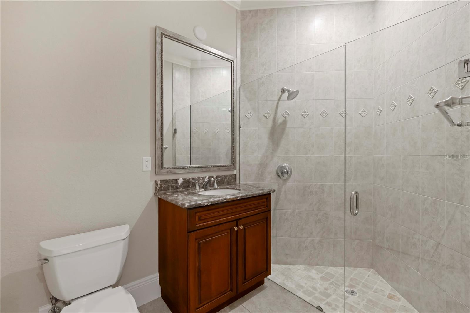 FOUNDERS CLUB - Residential