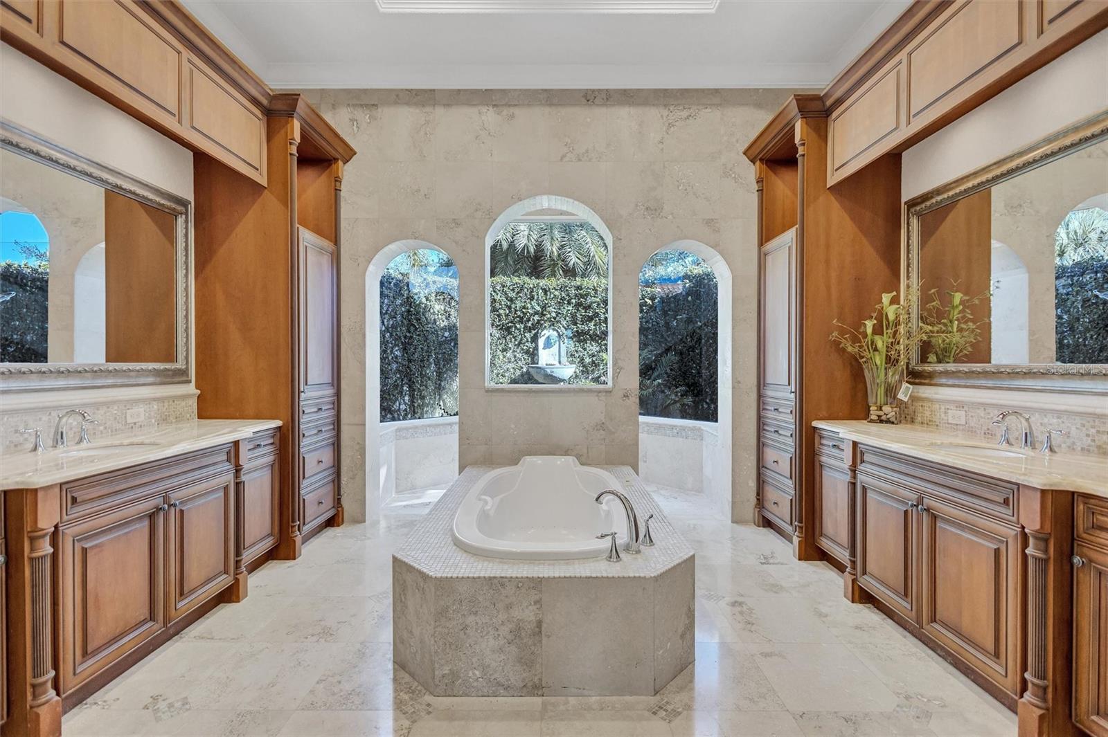 FOUNDERS CLUB - Residential