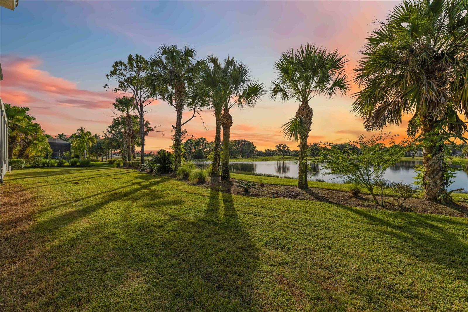 FOUNDERS CLUB - Residential