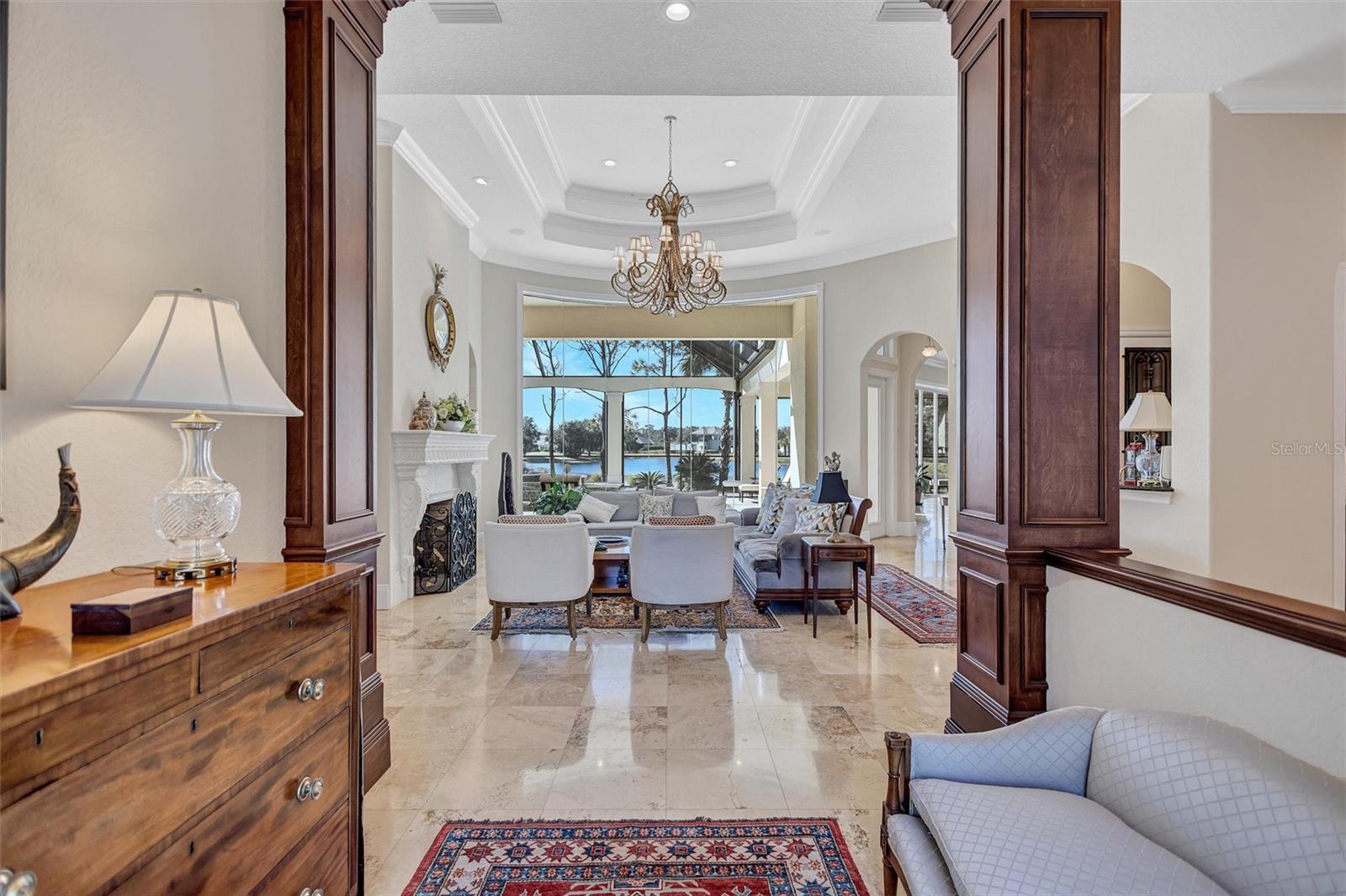 FOUNDERS CLUB - Residential