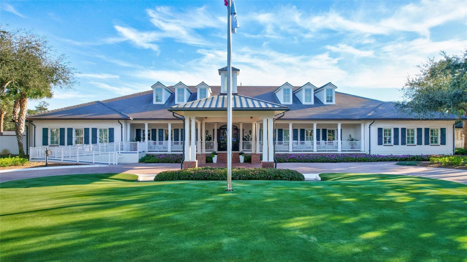 FOUNDERS CLUB - Residential