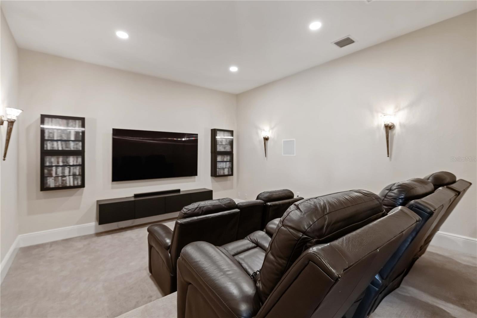 FOUNDERS CLUB - Residential