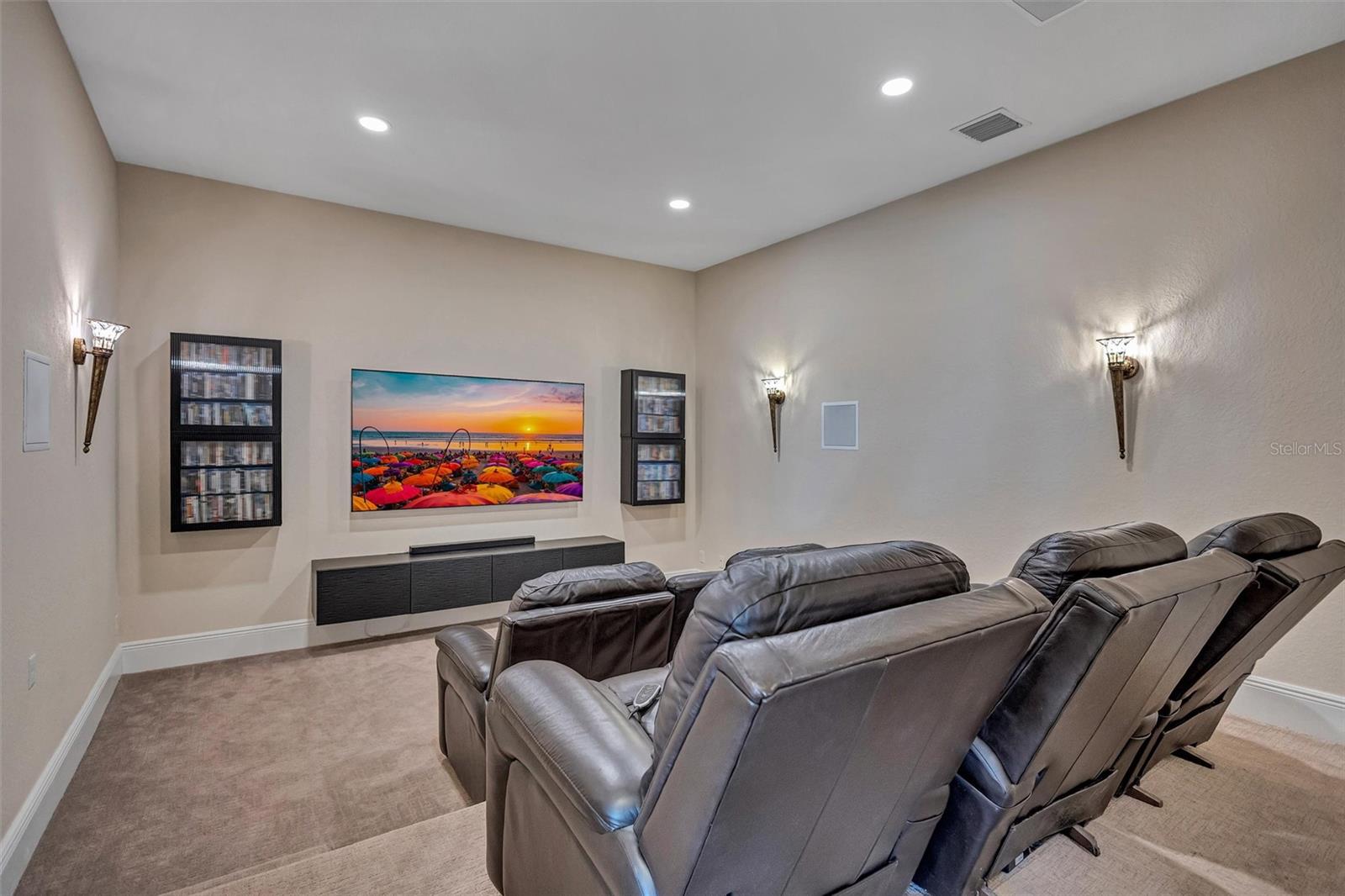 FOUNDERS CLUB - Residential