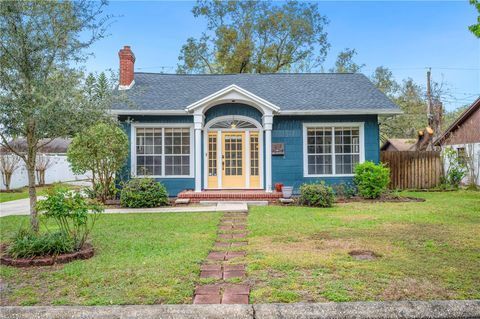 A home in LAKELAND