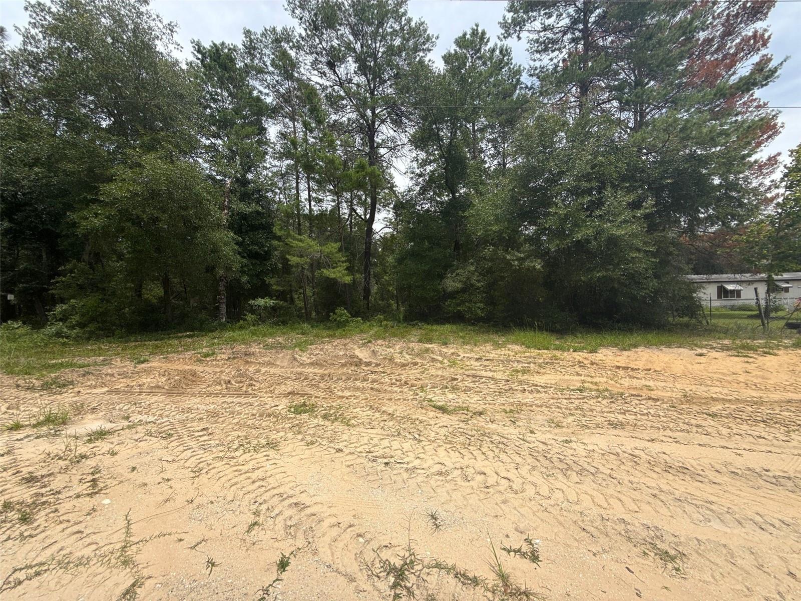 MIRROR LAKE BEACHES - Land