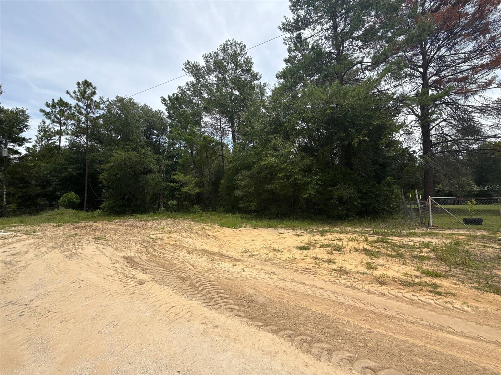 MIRROR LAKE BEACHES - Land