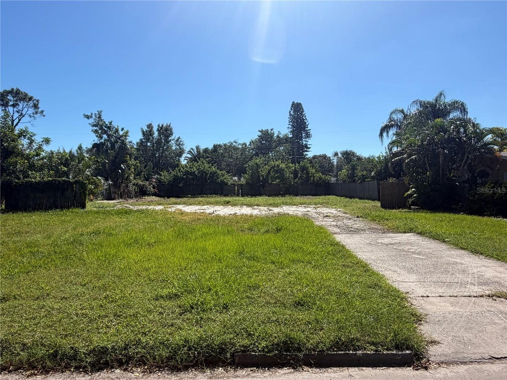 Photo of 138 N 43rd Drive, St Petersburg, FL 33703 (MLS # TB8561543)