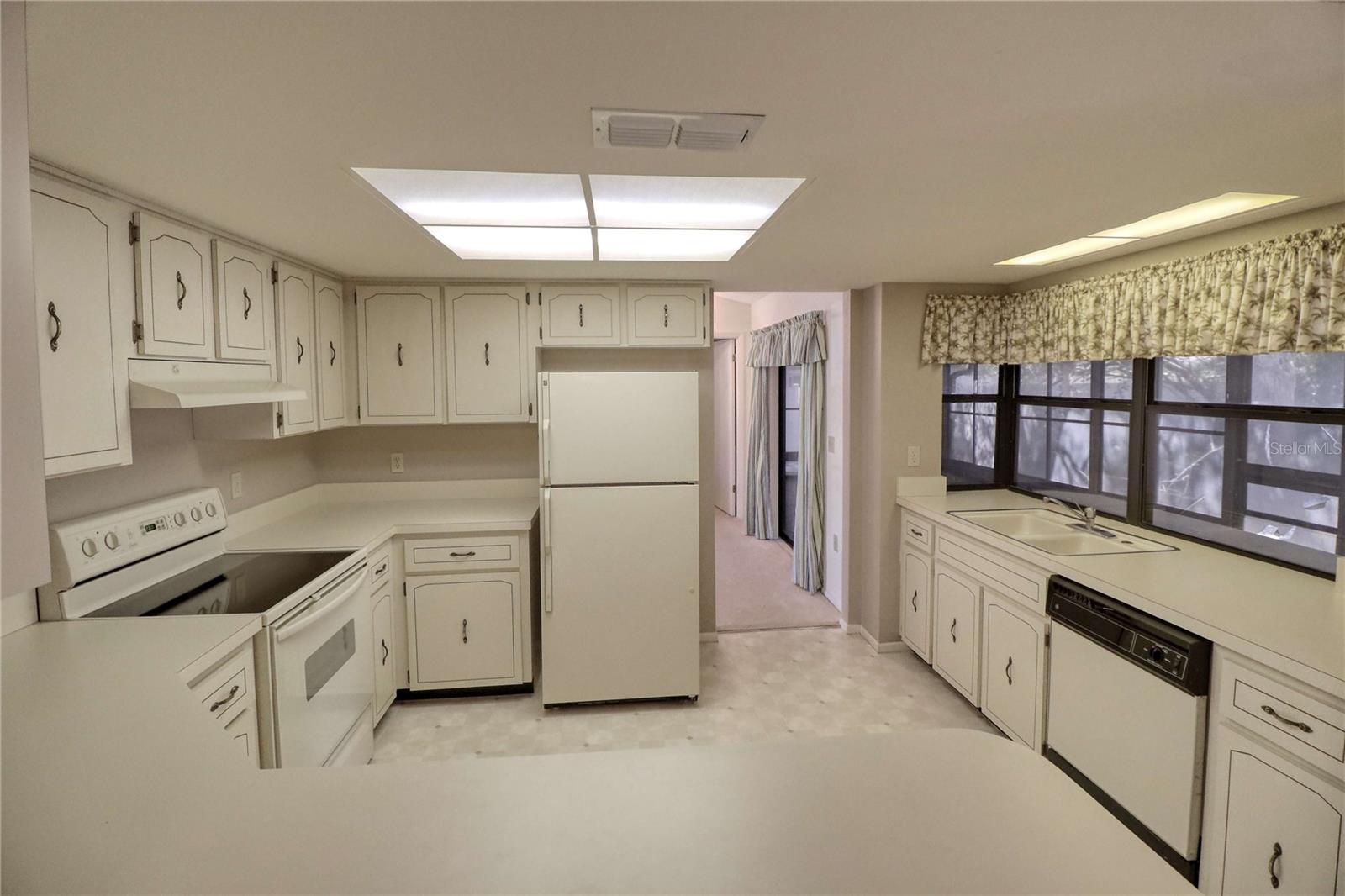 REGENCY OAKS - Residential