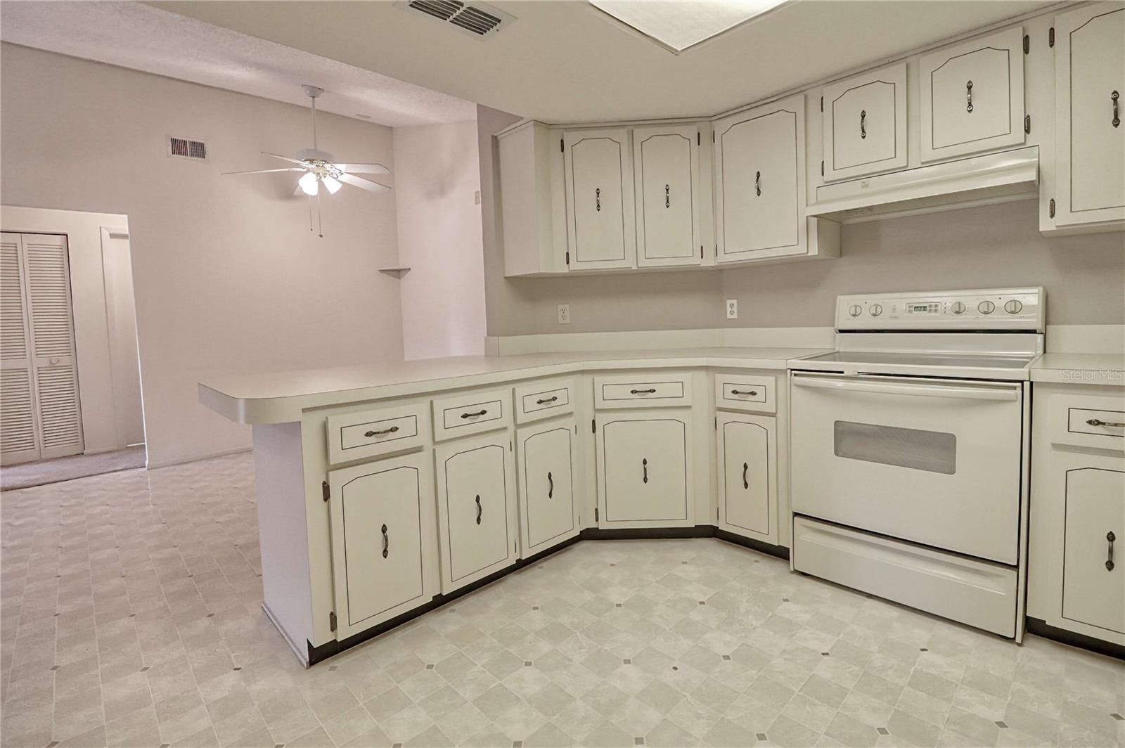 REGENCY OAKS - Residential