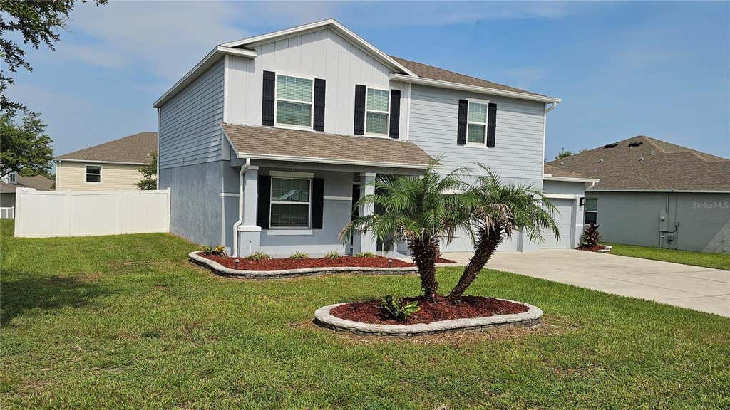 Photo of 1921 Bell Creek Loop, Fruitland Park, FL 34731 (MLS # G5115679)