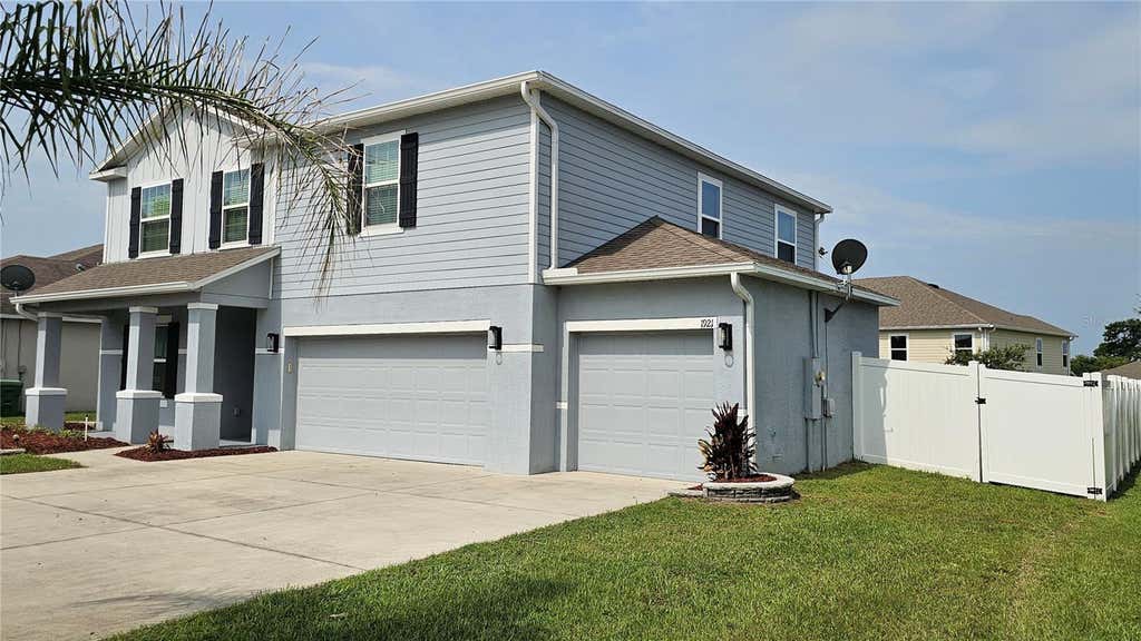 Photo of 1921 Bell Creek Loop, Fruitland Park, FL 34731 (MLS # G5115679)