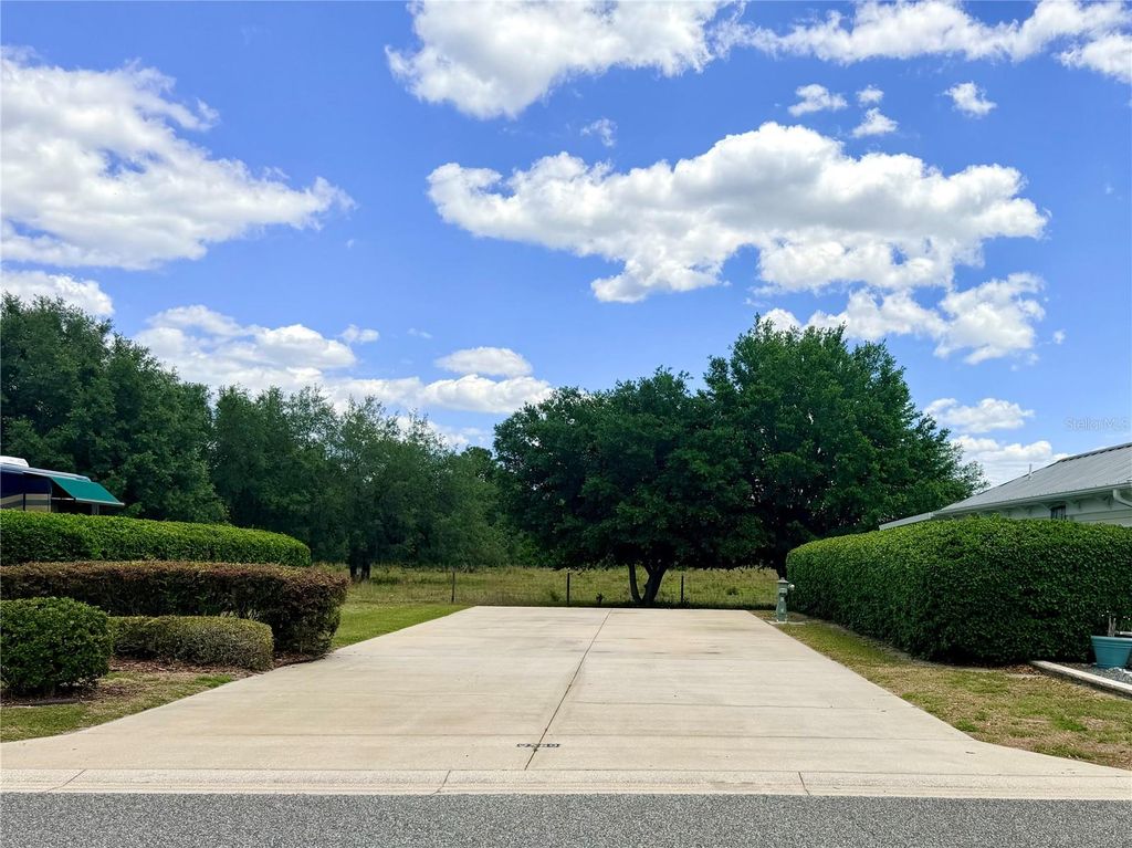 Photo of 9589 SE 49th Terrace, Webster, FL 33597 (MLS # G5111450)